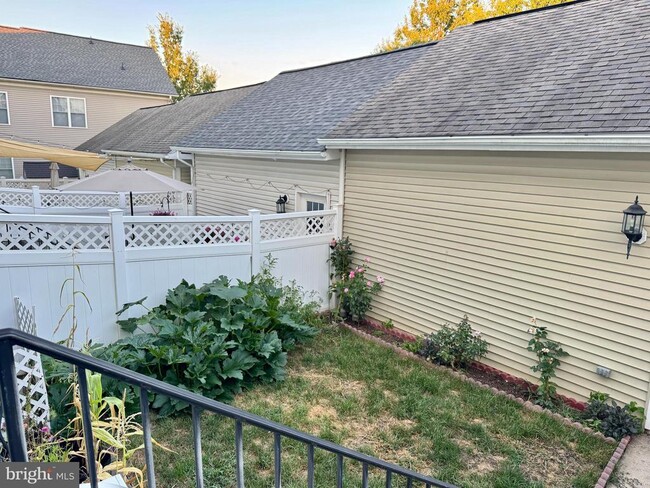 Building Photo - 12839 Grand Elm St