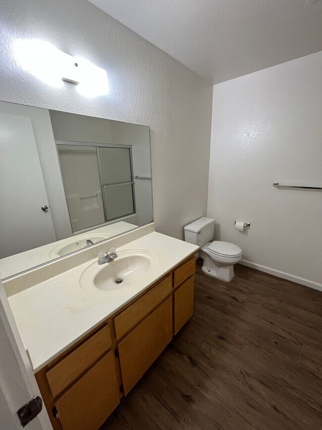 Building Photo - 1356
