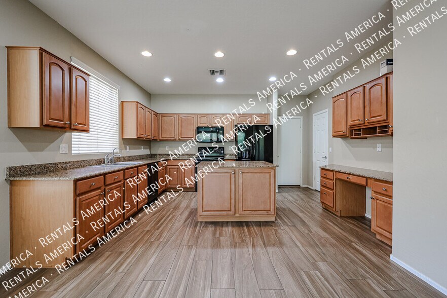 Building Photo - 3382 E Roadrunner Dr