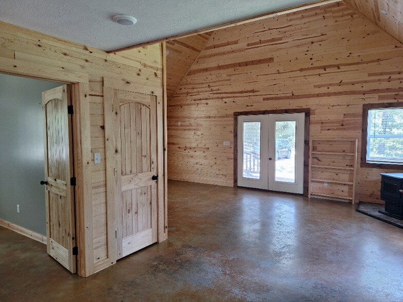 Building Photo - 434 Big Creek Rd