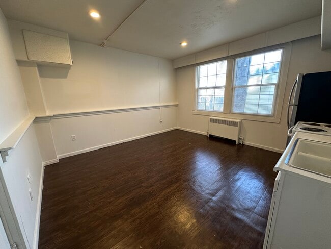 Building Photo - Studio Apartment in Clearfield!