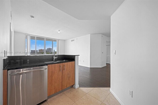 Building Photo - 7910 Harbor Island Dr