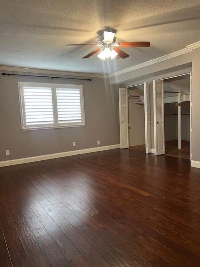 Building Photo - FAIR OAKS BEAUTY WITH POOL, SPA & SOLAR!!