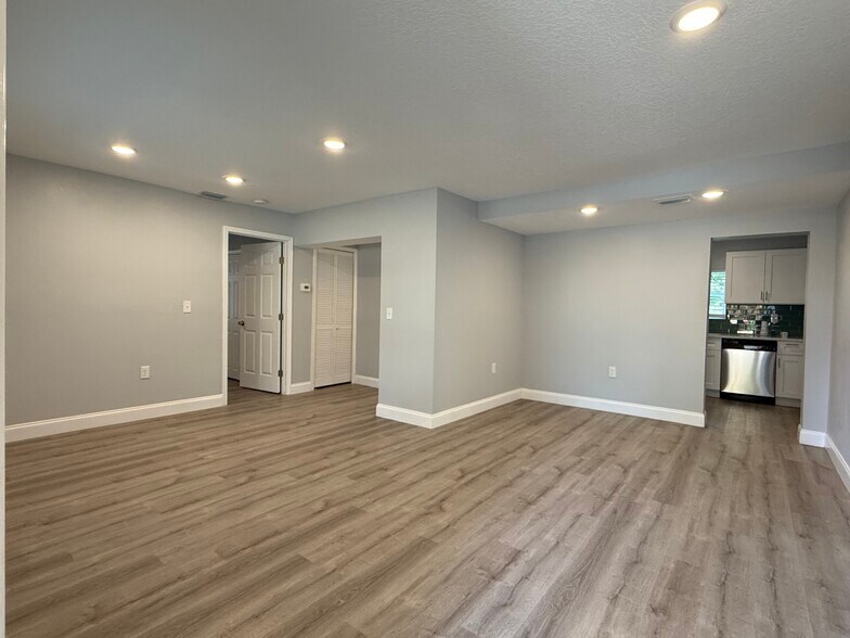 Living Room - 5032 Welborn Rd