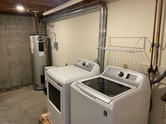 Building Photo - WOW!! BRIGHT AND SPACIOUS WATERTOWN UNIT W CENTRAL AIR, WASHER/DRYER