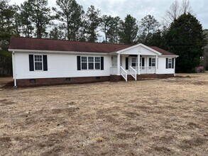 Building Photo - Amazing Gem in Lexington -  Lexington- Please call the Lexington Office to schedule tours: 803-35...