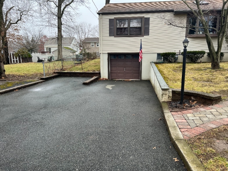 Building Photo - 15 Caldwell Rd