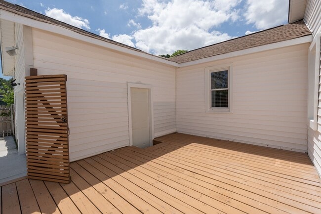 Building Photo - BEAUTIFUL 3 Bedroom Home in Little Creek!