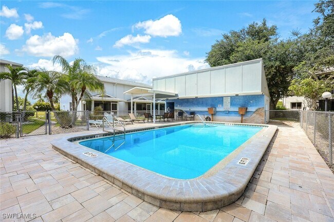 Building Photo - 5024 Chiquita Blvd S