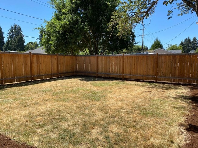 Building Photo - Beautiful 3 Bedroom, 2 Bath Home In The Ri...