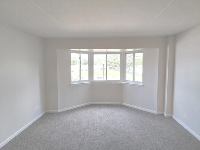 Building Photo - 300 S Roselle Rd