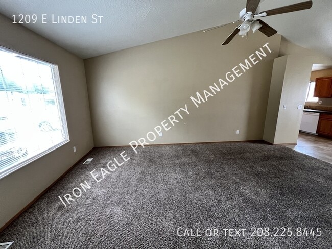Primary Photo - 1209 E Linden St