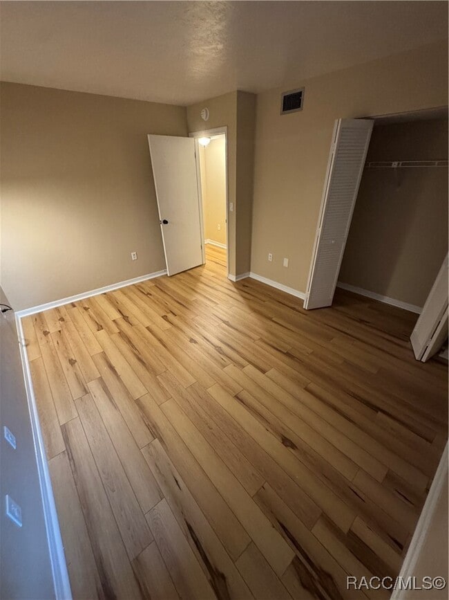 Building Photo - 790 E Gilchrist Ct