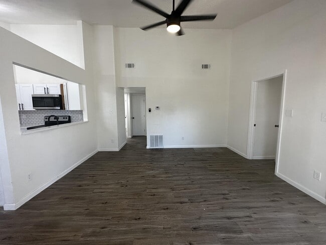 Building Photo - 404 Justice Dr