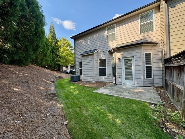 Building Photo - Better than New!