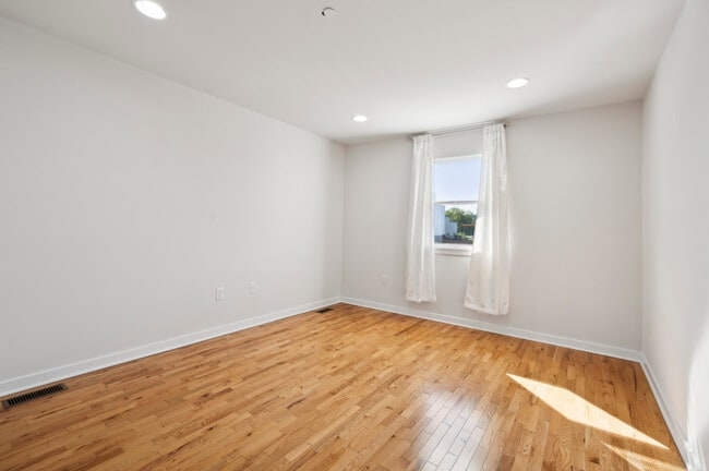 Bedroom - 2638 Federal St