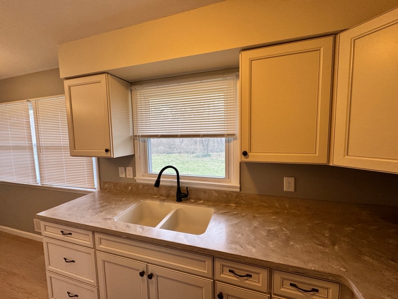 Building Photo - 1400 E Hanna Ave