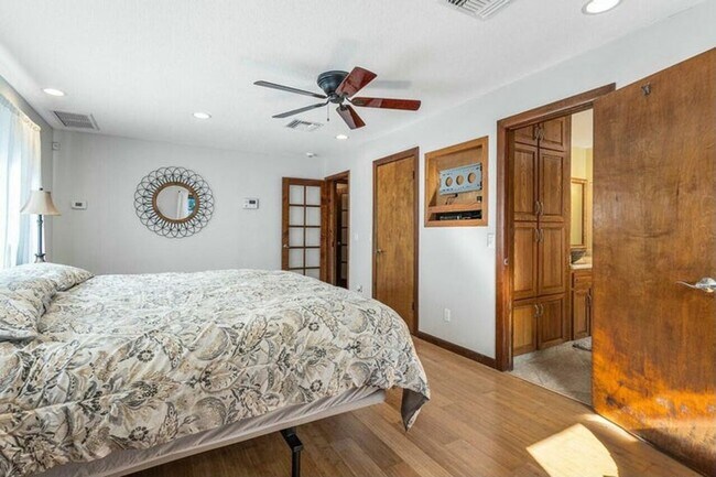 Building Photo - 9266 Pinion Dr