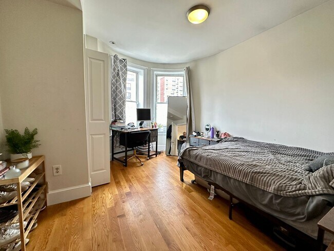 Building Photo - 842 Huntington Ave