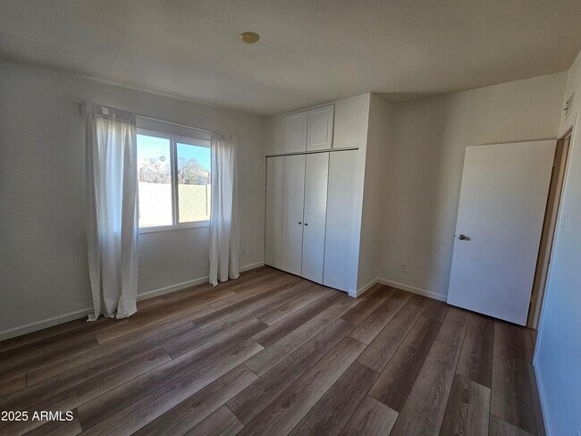 Building Photo - 2428 E La Jolla Dr