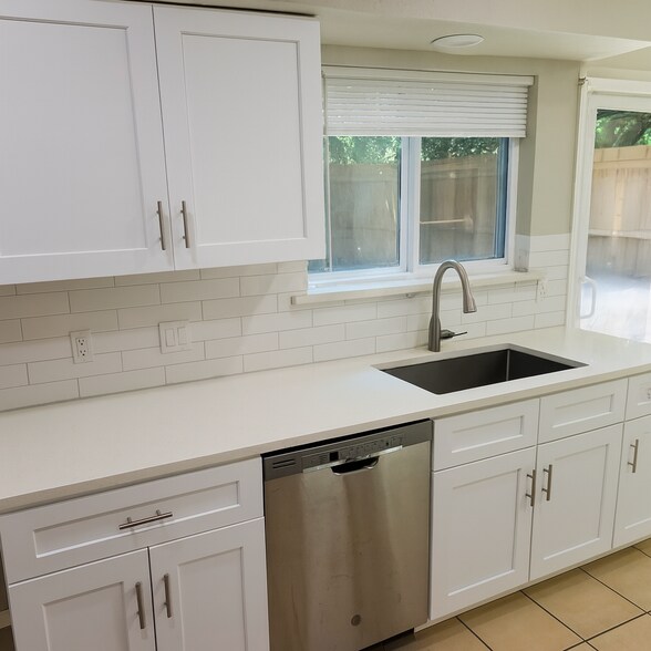 Building Photo - 2702 Mulford Cv