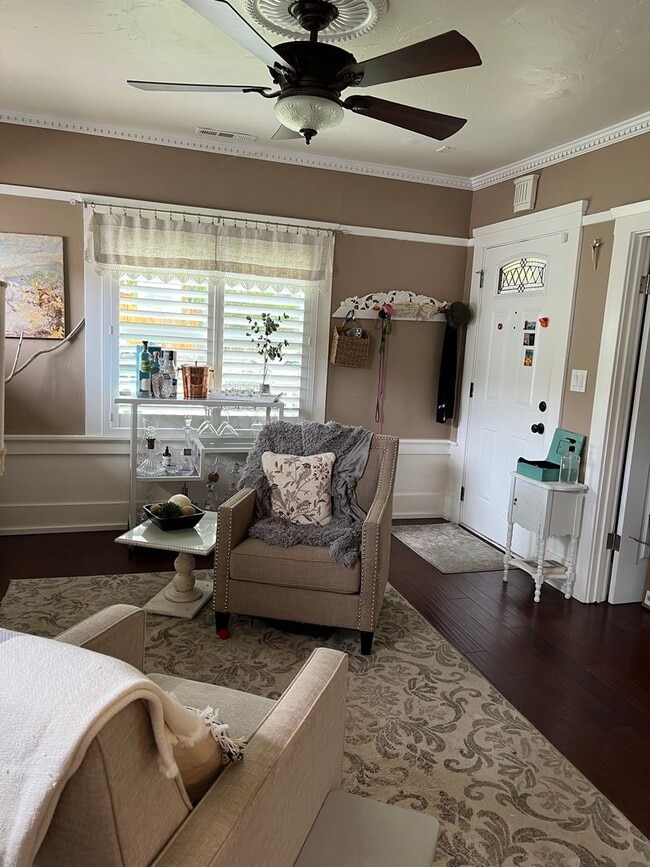 Building Photo - 1422 Court St