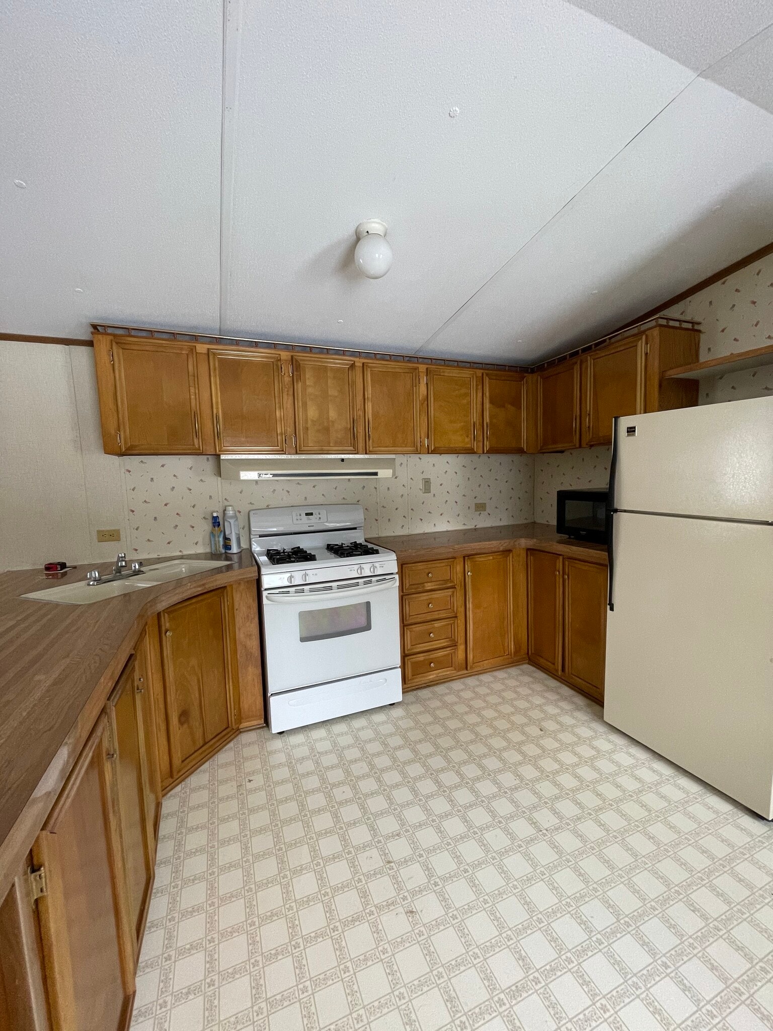 Building Photo - 7323 Academy St