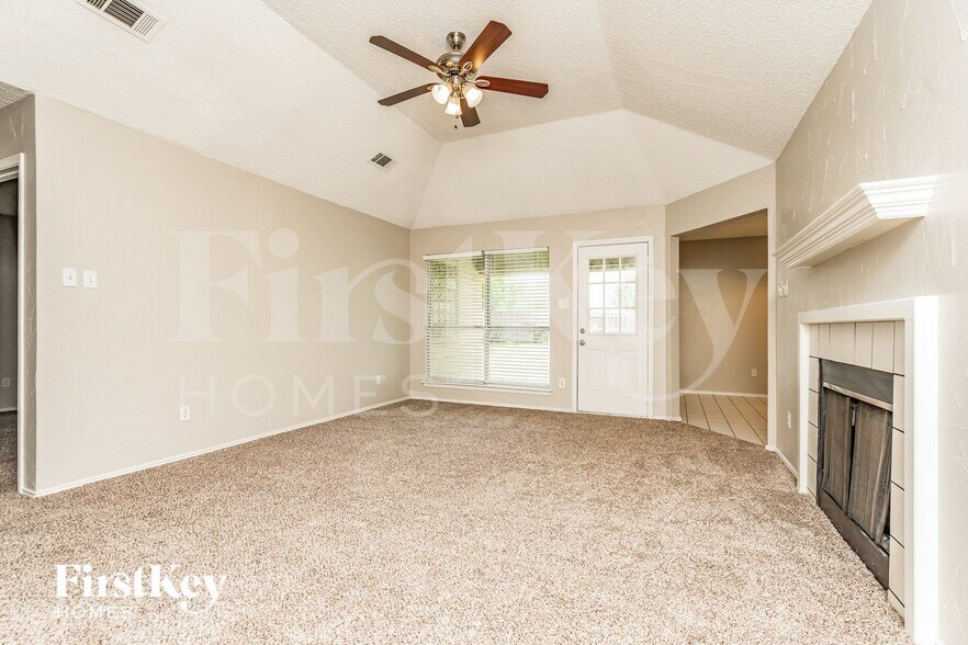 Building Photo - 606 Plainview Dr