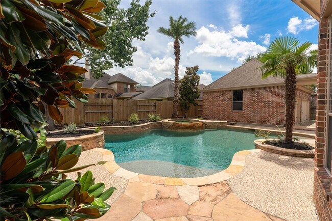 Building Photo - 25411 Springwood Lake Dr