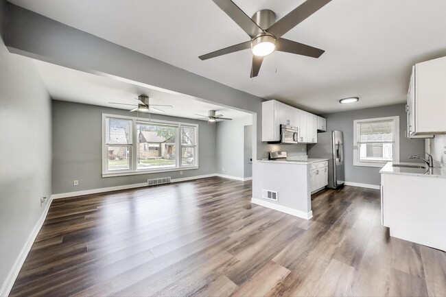 Building Photo - 4118 Prairie Ave
