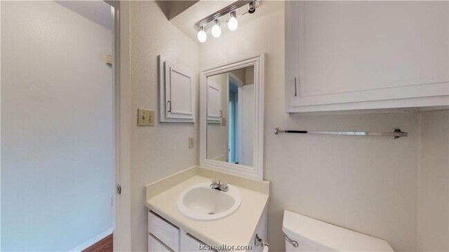 Building Photo - 307 Manuel Dr