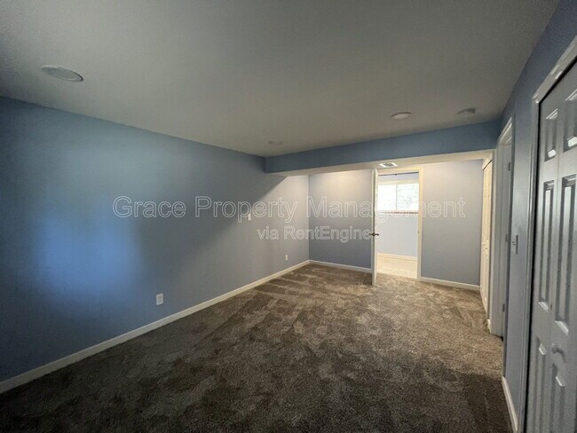 Building Photo - 3054 S Fraser St