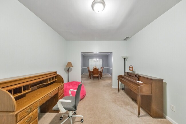 Building Photo - 179 Holbrook Dr