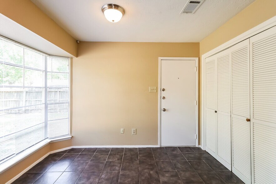 Building Photo - 13427 Boonway Dr