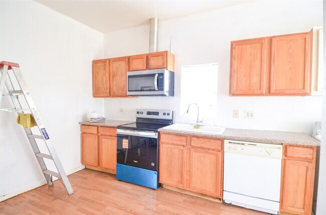 Building Photo - 10340 Tanner Rd