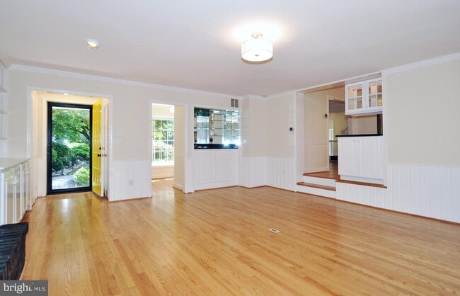 Building Photo - 6003 Woodacres Dr