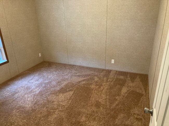Building Photo - 18 Carp Ln