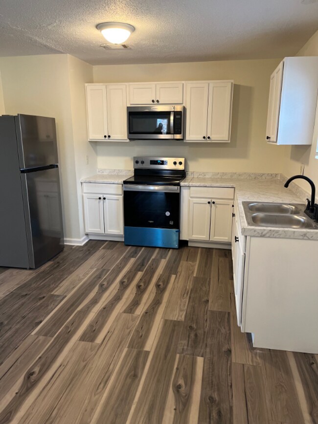 Building Photo - 3 Br Brick Ranch