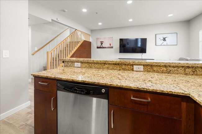 Building Photo - 502 S 15th St