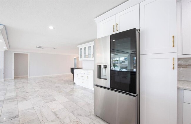 Building Photo - 551 Crystal Dr