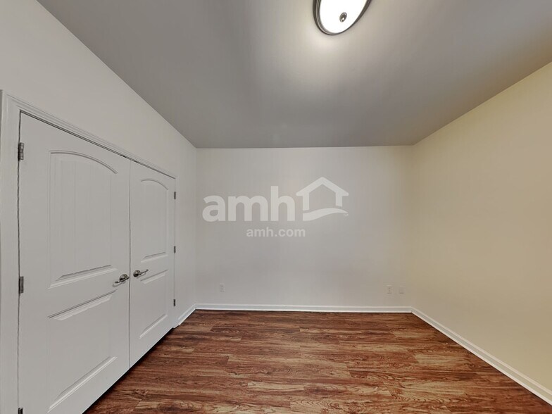 Building Photo - 3021 Golf Creek