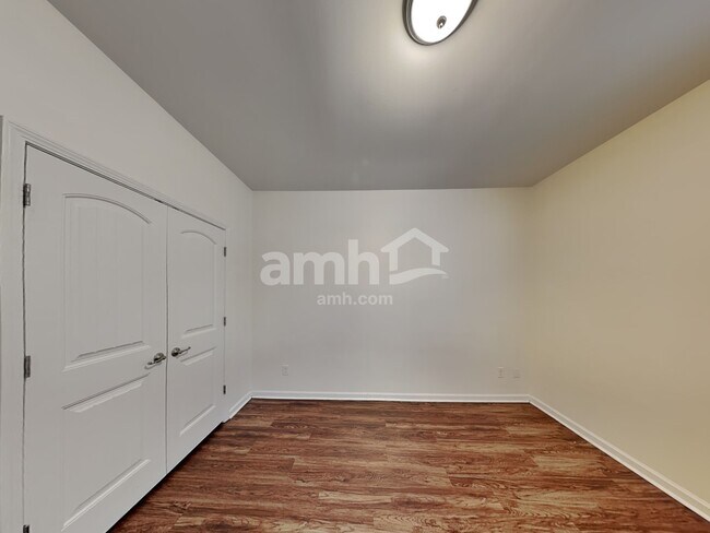 Building Photo - 3021 Golf Creek