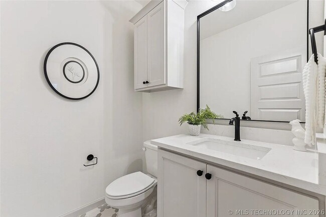 Building Photo - 5 Bed | 5 Bath House