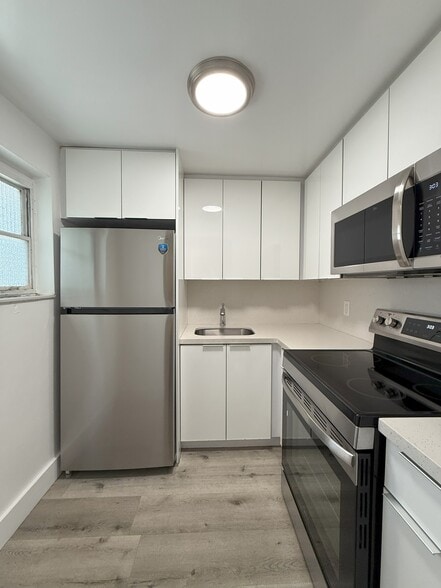 Kitchen - Alhambra Apartments