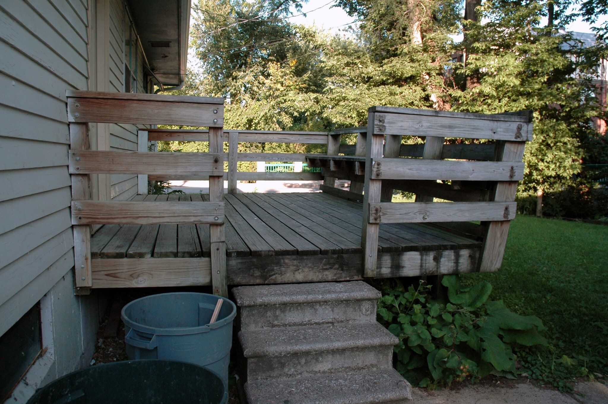 deck - 941 E Jefferson St