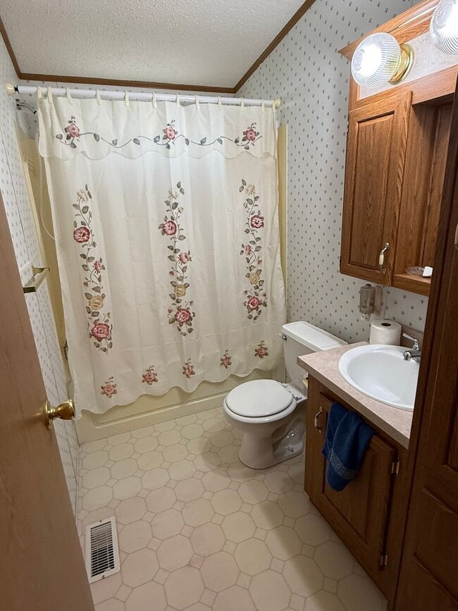 Building Photo - 3 Bedroom, 2 Bath Home for Rent