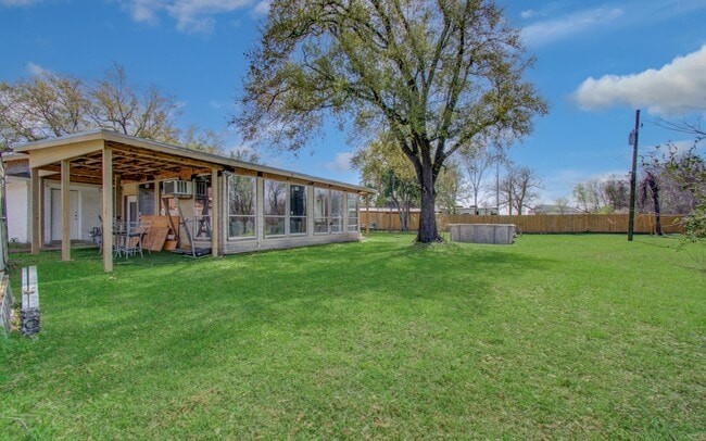 Building Photo - 12313 Kayla Ln