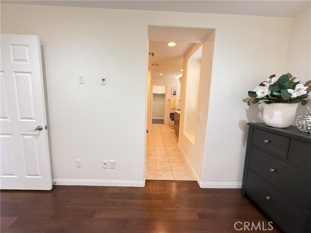 Building Photo - 81 Keepsake