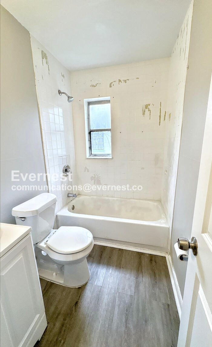 Building Photo - 913 E 11th Ave