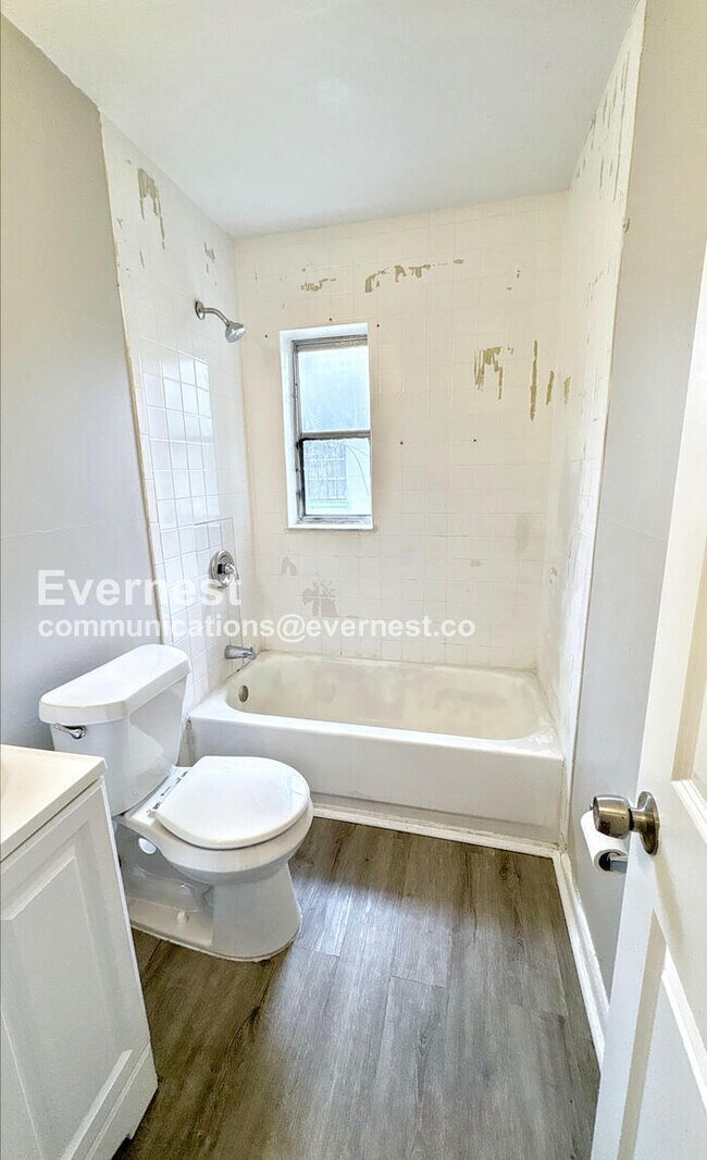 Building Photo - 913 E 11th Ave